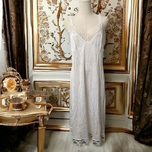 Vintage dreamy cottagecore  lace trimmed nylon slip dress M